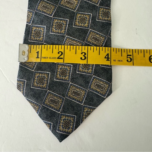 Metropolitan Museum Of Art Silk Tie - Picture 9 of 12